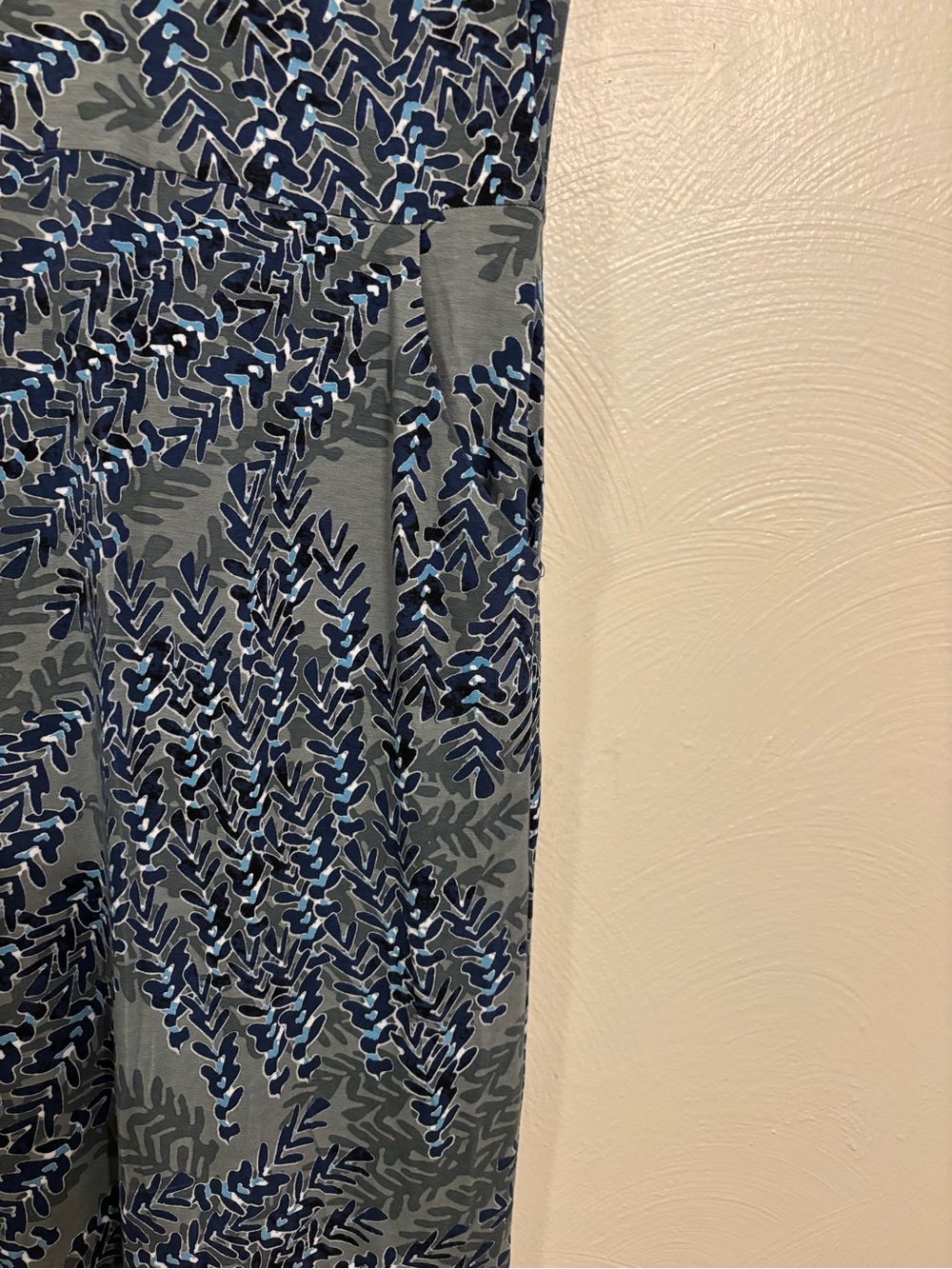 Nic + Zoe Medium Blue Gray Fern Print Short Sleeve Stretch Midi Dress - Picture 7 of 9